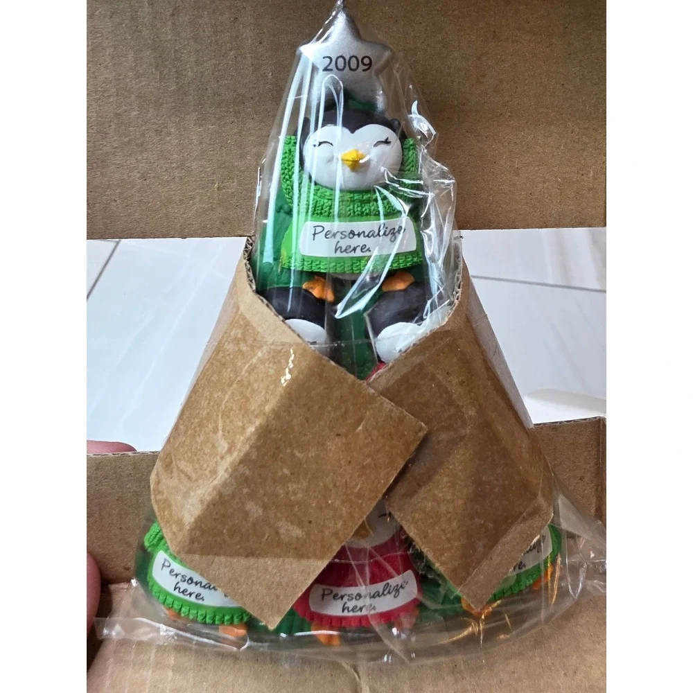 Hallmark Keepsake 2009 Family Tree Penguin Write-On Ornament 6 Penguins Dated A3